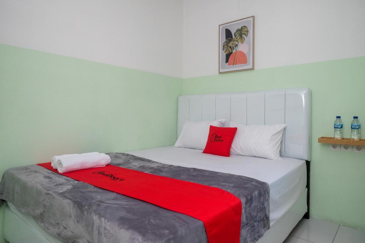Reddoorz Near Tugu Kartasura Otel Sukoharjo Dış mekan fotoğraf
