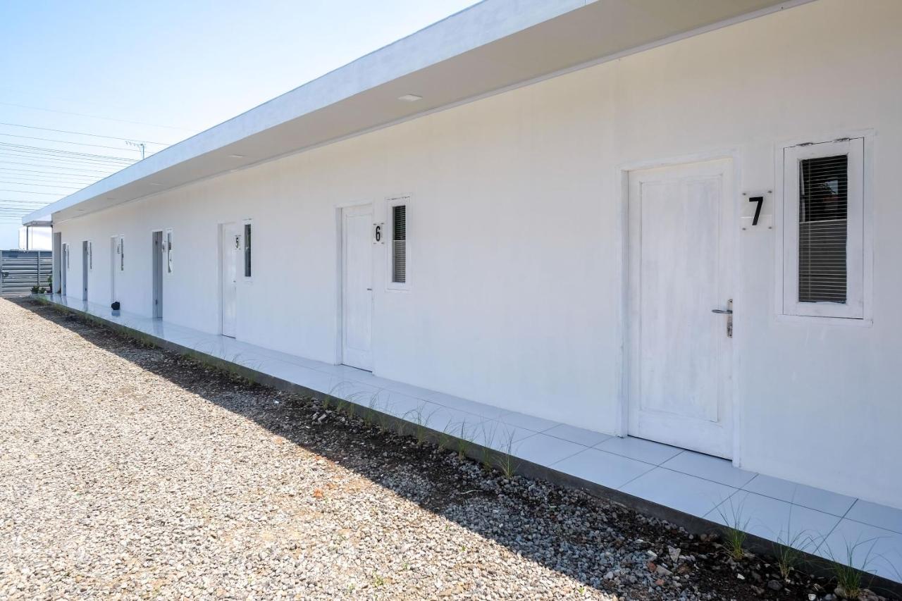 Reddoorz Near Tugu Kartasura Otel Sukoharjo Dış mekan fotoğraf