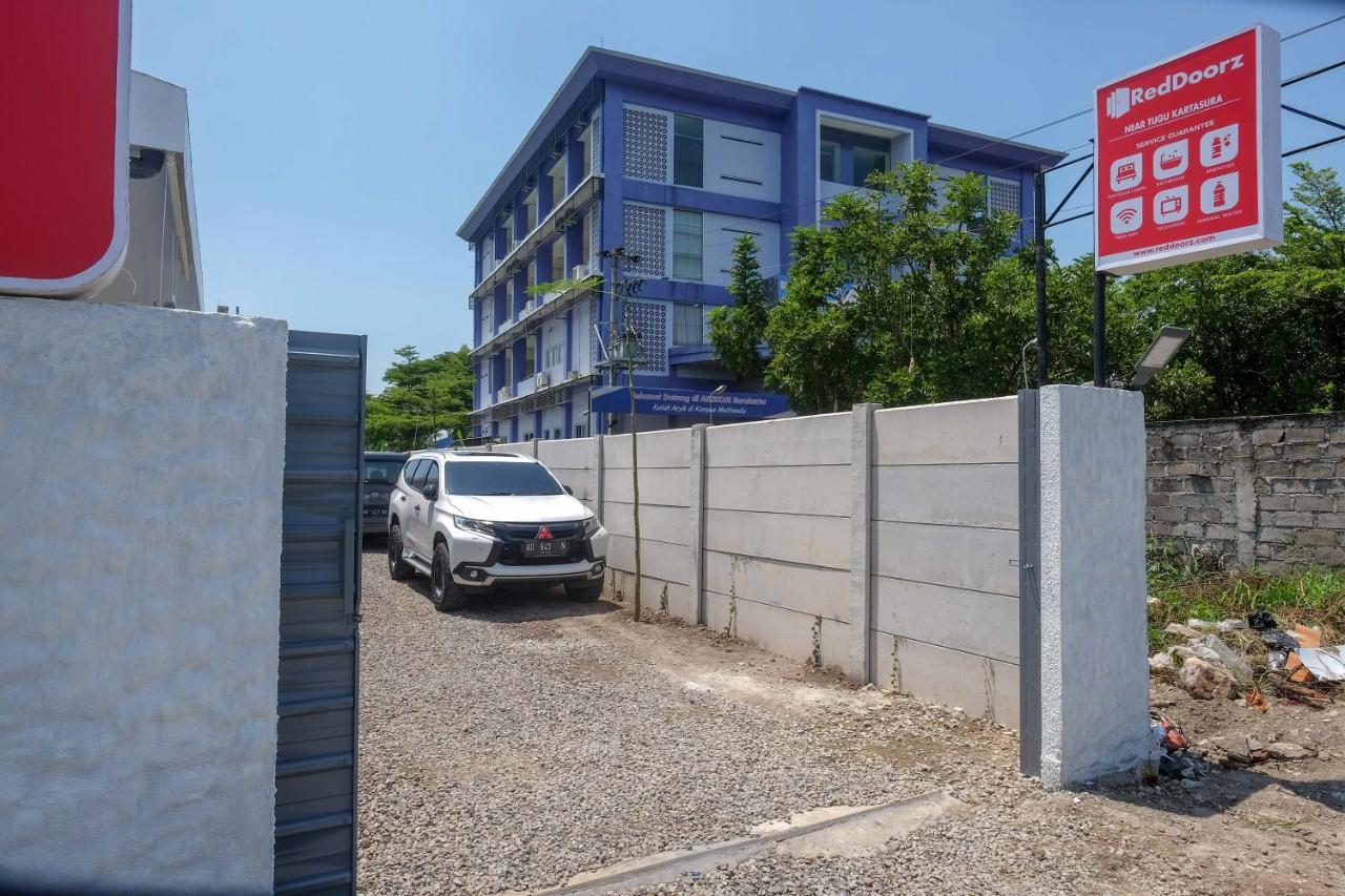 Reddoorz Near Tugu Kartasura Otel Sukoharjo Dış mekan fotoğraf