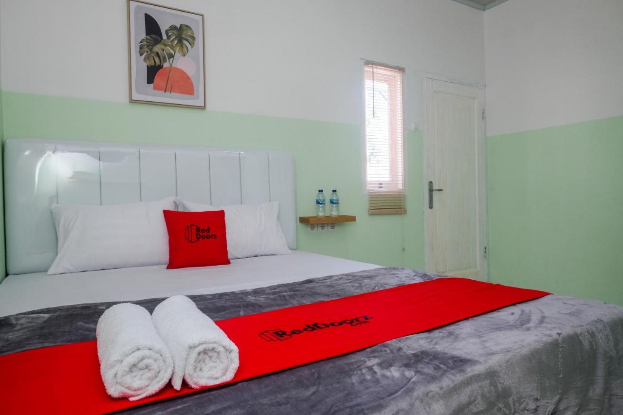 Reddoorz Near Tugu Kartasura Otel Sukoharjo Dış mekan fotoğraf