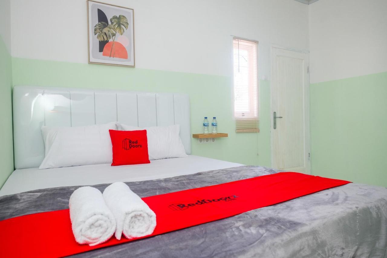 Reddoorz Near Tugu Kartasura Otel Sukoharjo Dış mekan fotoğraf