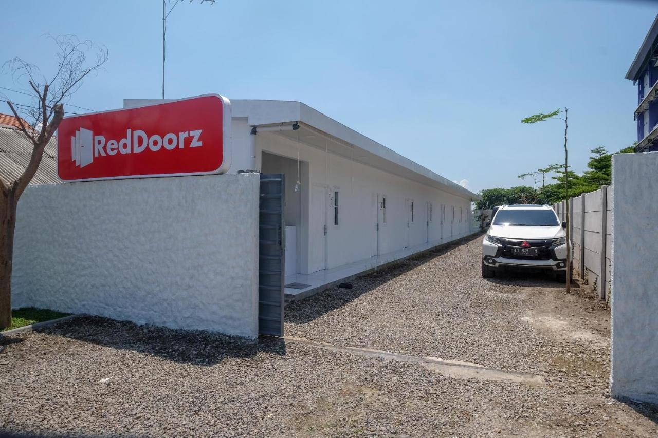 Reddoorz Near Tugu Kartasura Otel Sukoharjo Dış mekan fotoğraf