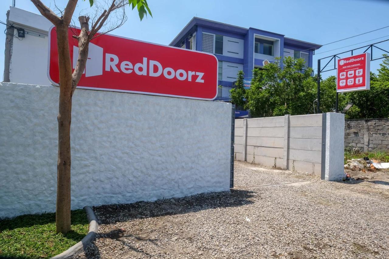 Reddoorz Near Tugu Kartasura Otel Sukoharjo Dış mekan fotoğraf