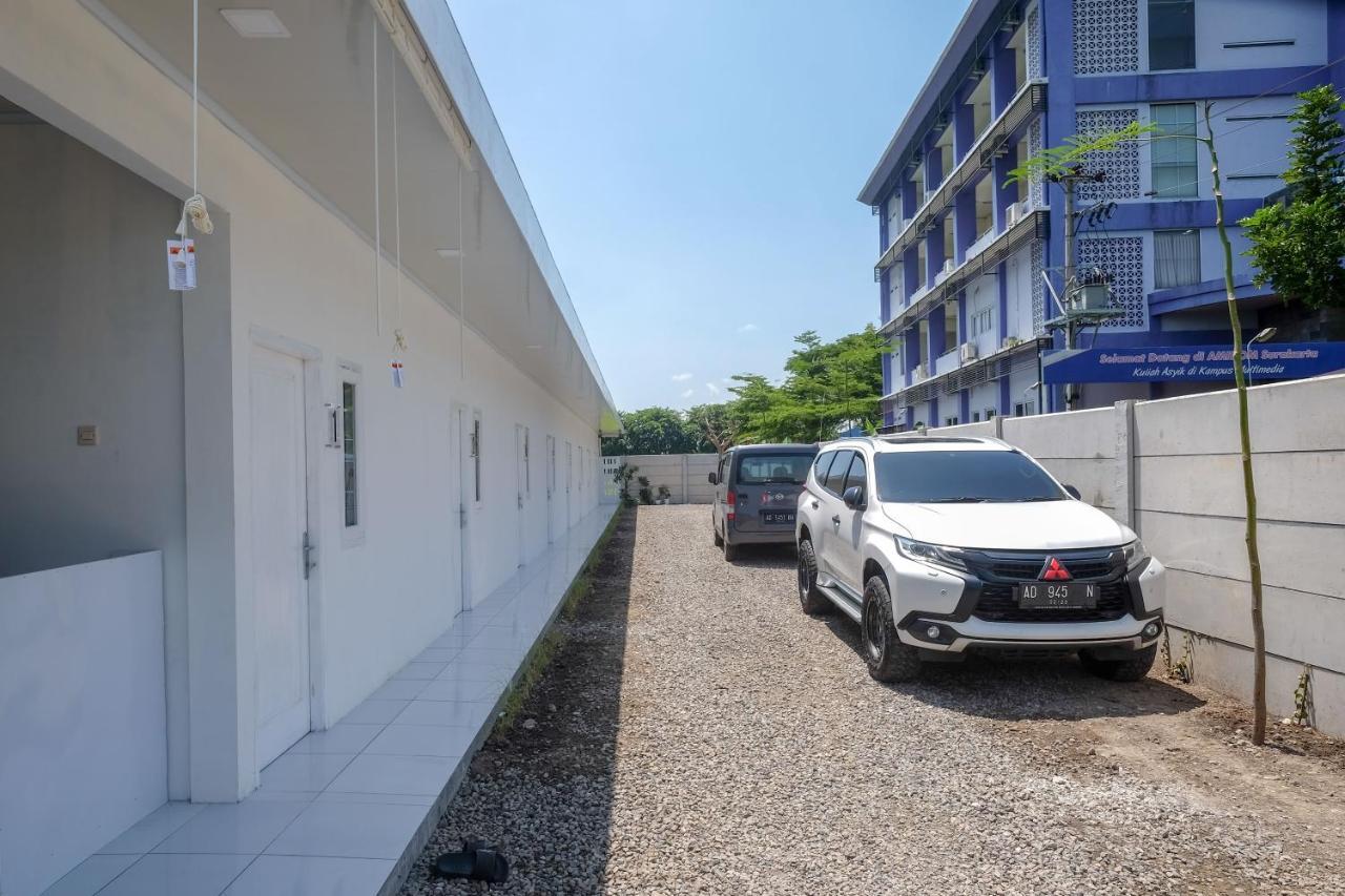 Reddoorz Near Tugu Kartasura Otel Sukoharjo Dış mekan fotoğraf