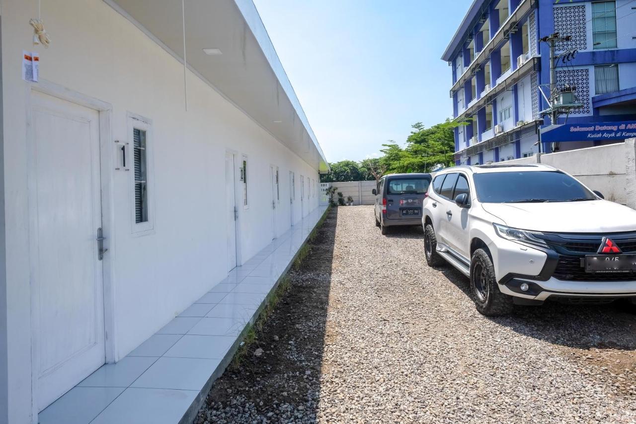 Reddoorz Near Tugu Kartasura Otel Sukoharjo Dış mekan fotoğraf