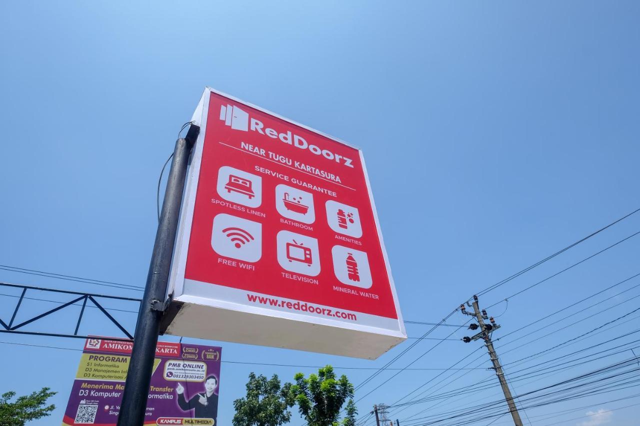 Reddoorz Near Tugu Kartasura Otel Sukoharjo Dış mekan fotoğraf